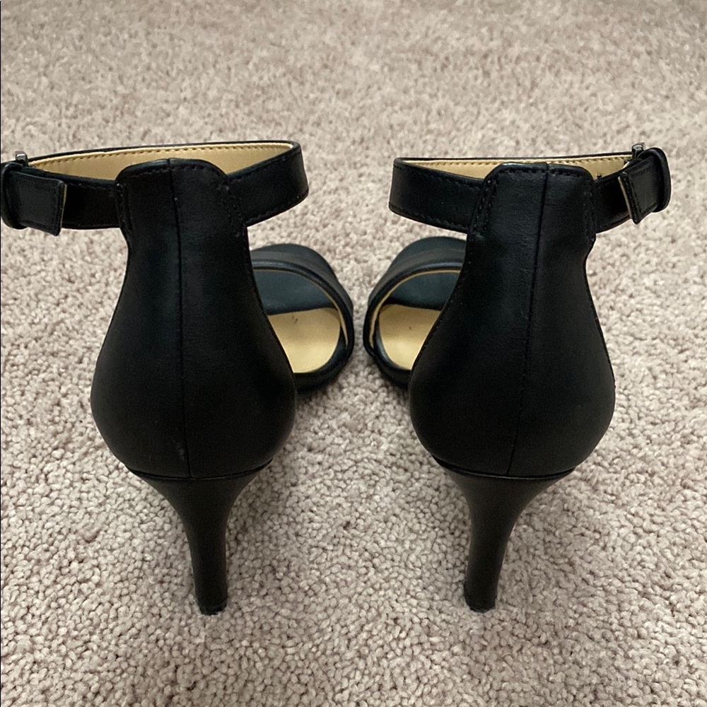Naturalizer Black Heels Sleek Minimalist Design Size 5 - Picture 11 of 16